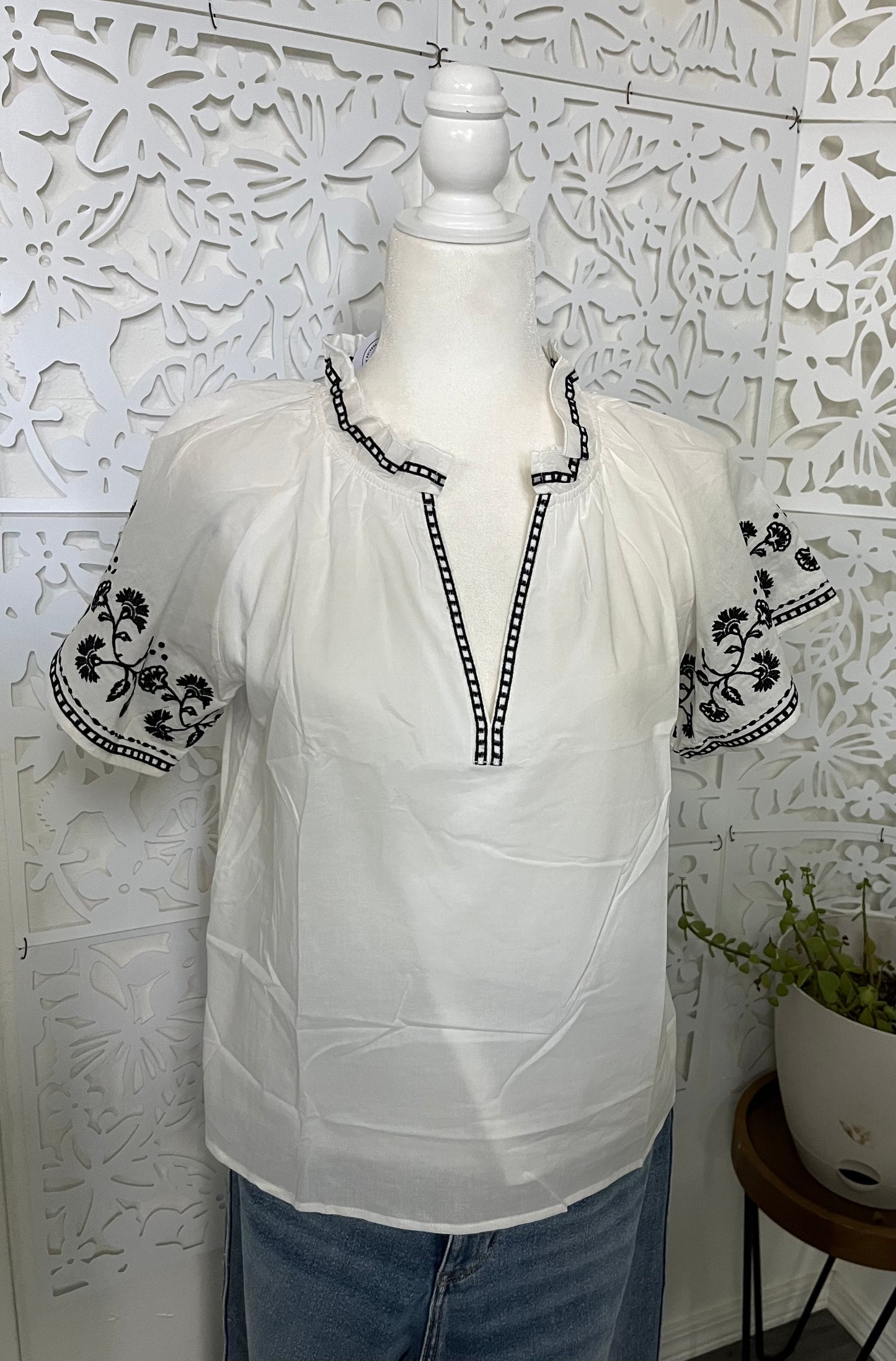 Floral Embroidered Short Sleeve Blouse