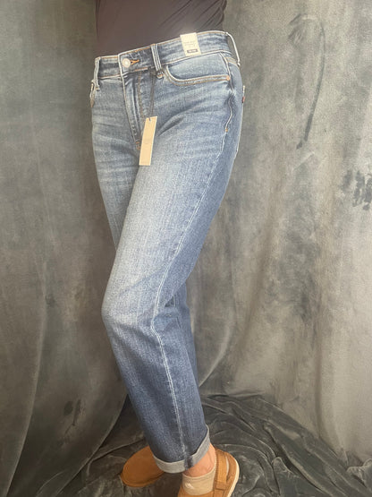 Judy Blue- Los Angles/ Boyfriend fit/ Mid Rise/ Jeans