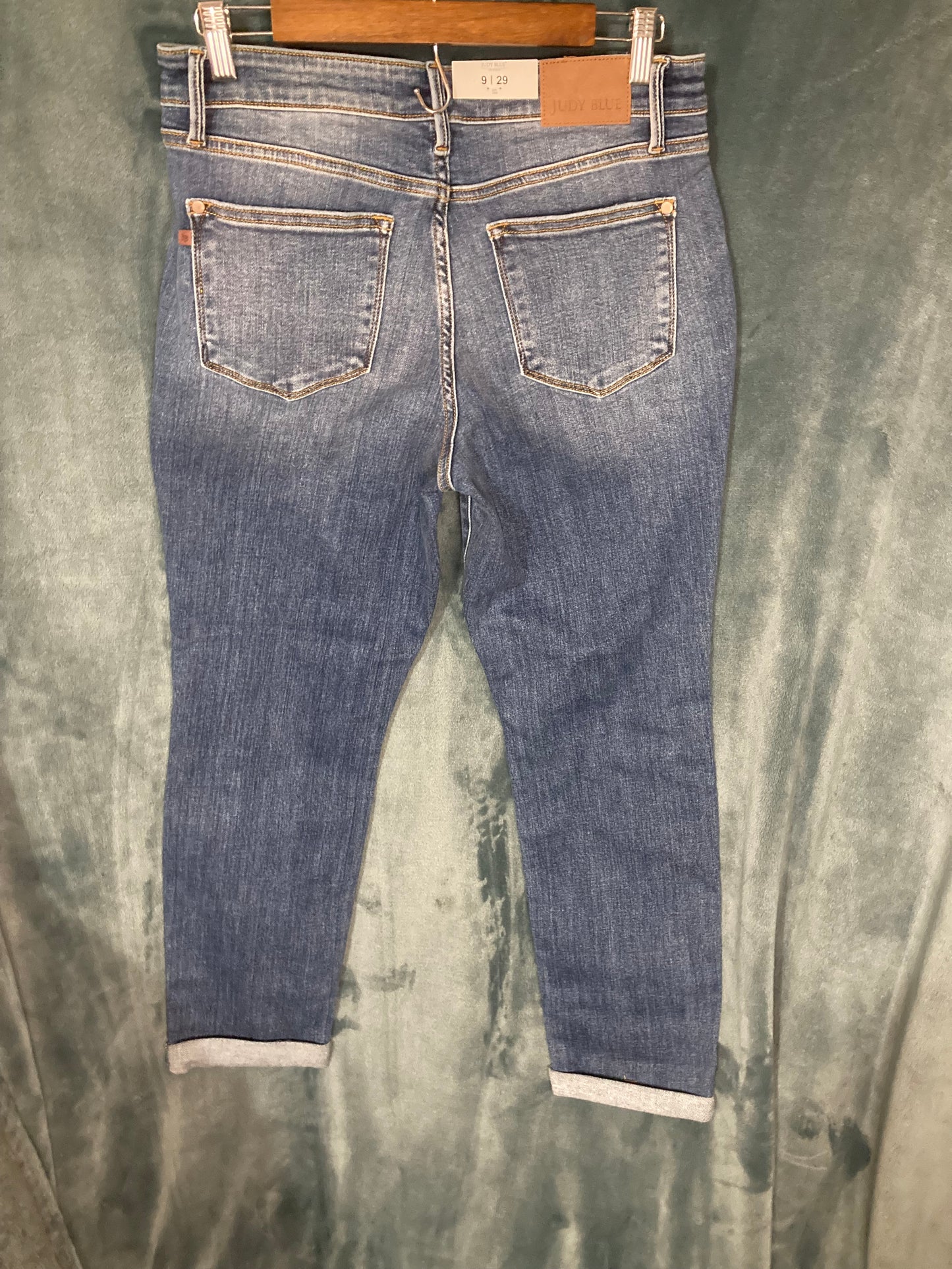 Judy Blue- Los Angles/ Boyfriend fit/ Mid Rise/ Jeans