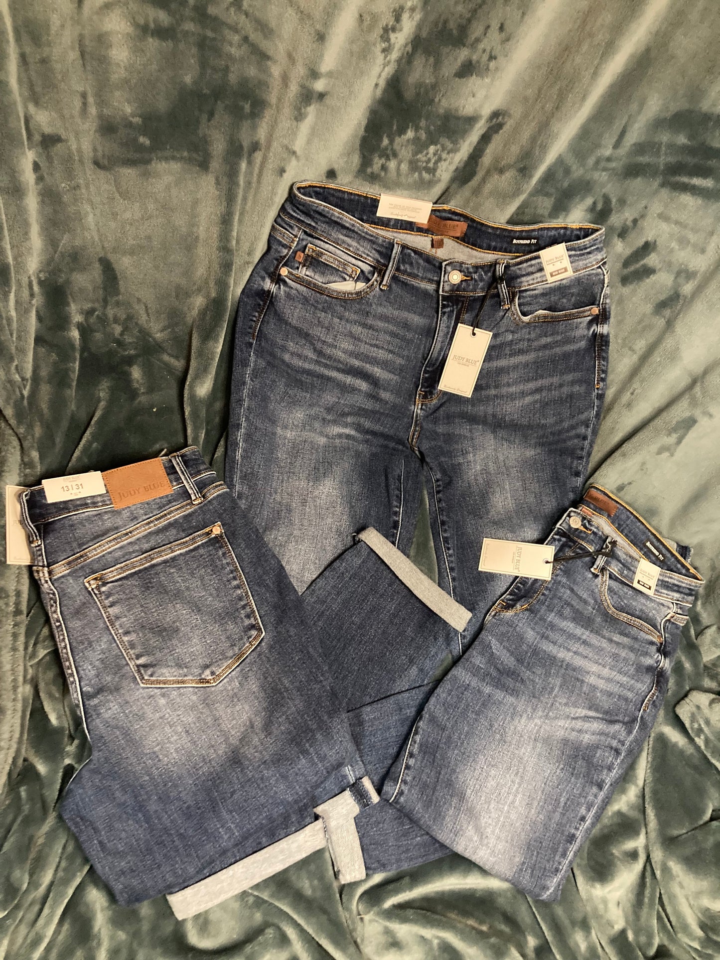 Judy Blue- Los Angles/ Boyfriend fit/ Mid Rise/ Jeans